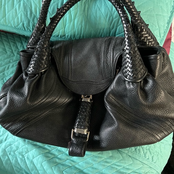 No está pelada ni rota está como nueva solo que se le callo una pieza - Picture 3 of 7